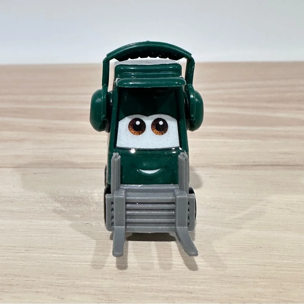 Disney Pixar Cars 2 Diecast Nick Pit-Tire Pitty